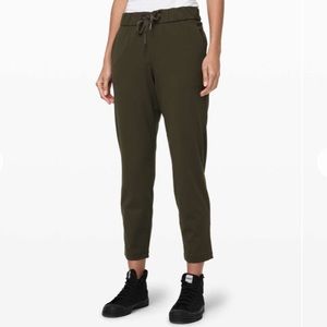 Lululemon On The Fly 7/8 Pant - Dark Olive